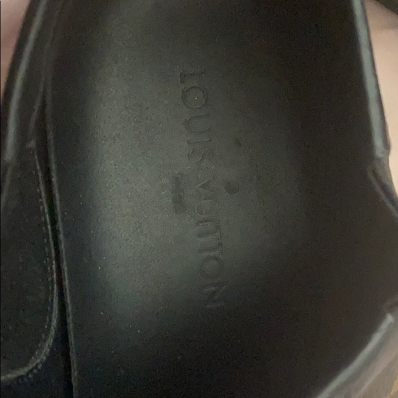 Louis Vuitton - Picture 2 of 4